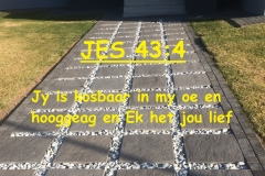 Jes-43-4